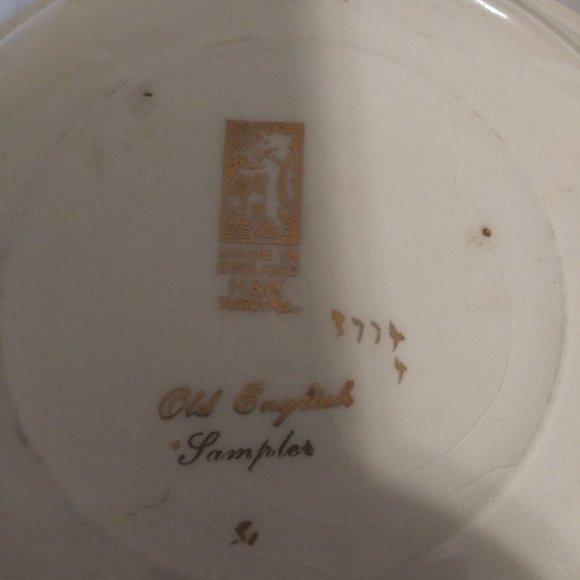 9 3/8" Serving Bowl "Old English Sampler" H&K Tuns - Picture 3 of 3